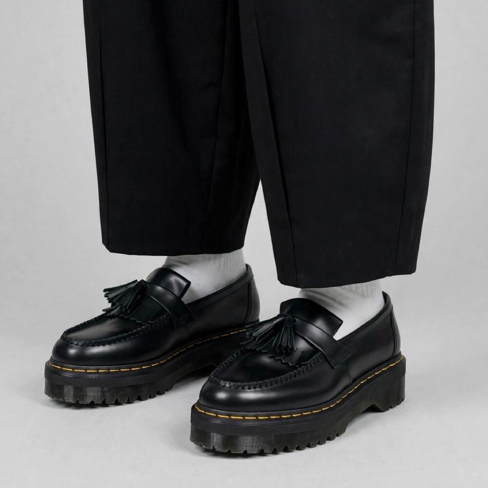 Dr martens black leather loafers SIZE 9 LIKE NEW